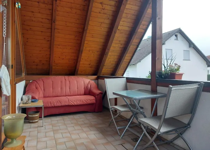 Schoene Dachwohnung アパート *